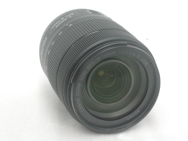 EF-S 18-135mm 1:3.5-5.6 IS USM w/ Hood