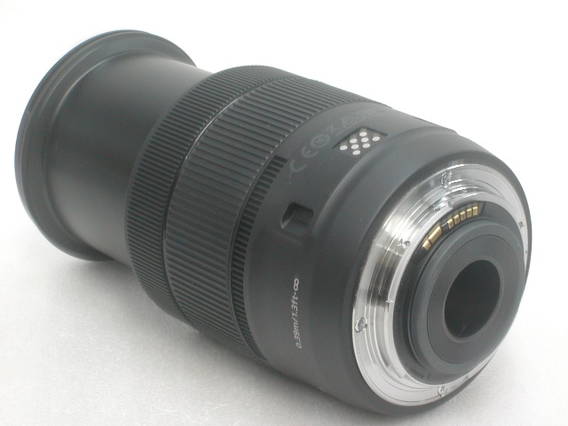 EF-S 18-135mm 1:3.5-5.6 IS USM w/ Hood