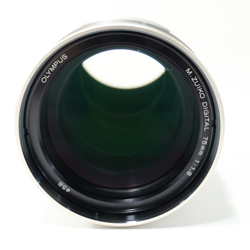 M.ZUIKO DIGITAL ED 75mm F1.8 シルバー