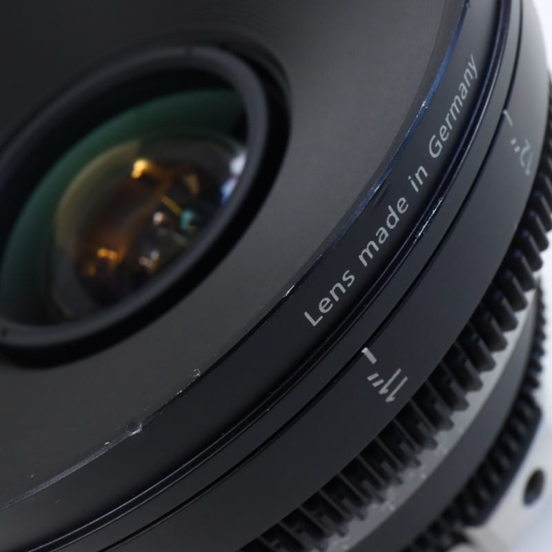 CP.2 28mm/T2.1 EF Feet [Compact Prime CP.2 EFマウント フィート表示]