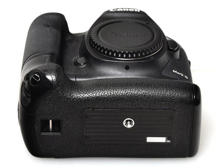 EOS5DMark III ボディ+BG-E11グリップ