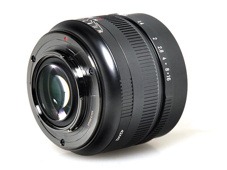 七工匠 7Artisans 50mm F0.95  マイクロフォーサーズ用