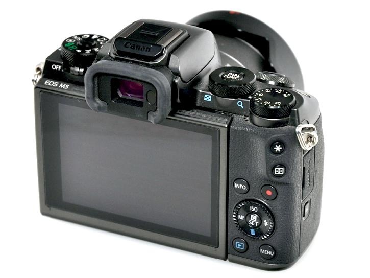 EOS M5ボディ EF-M18-55 f 3.5-5.6IS STMレンズ付