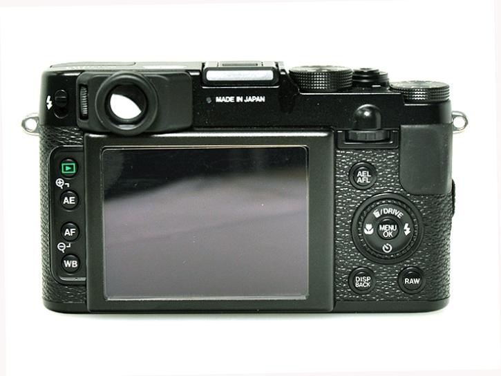 FUJIFILM  X10