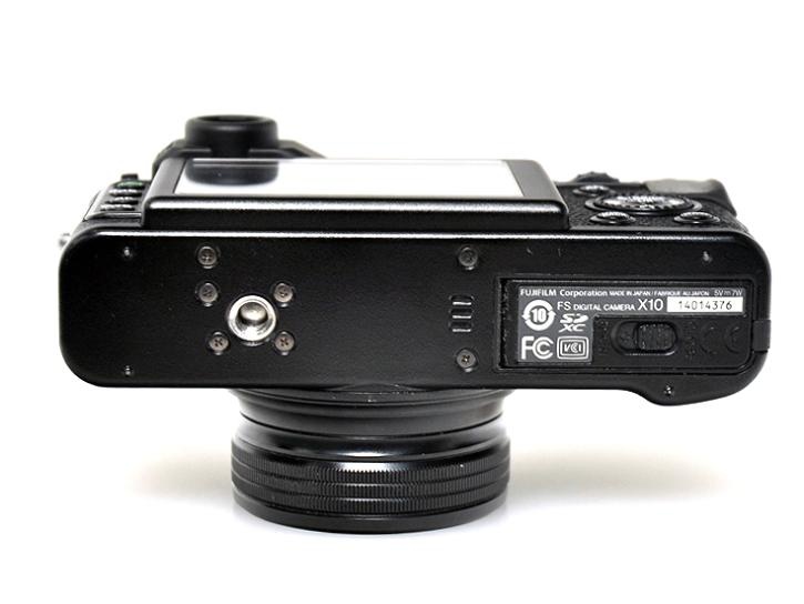 FUJIFILM  X10