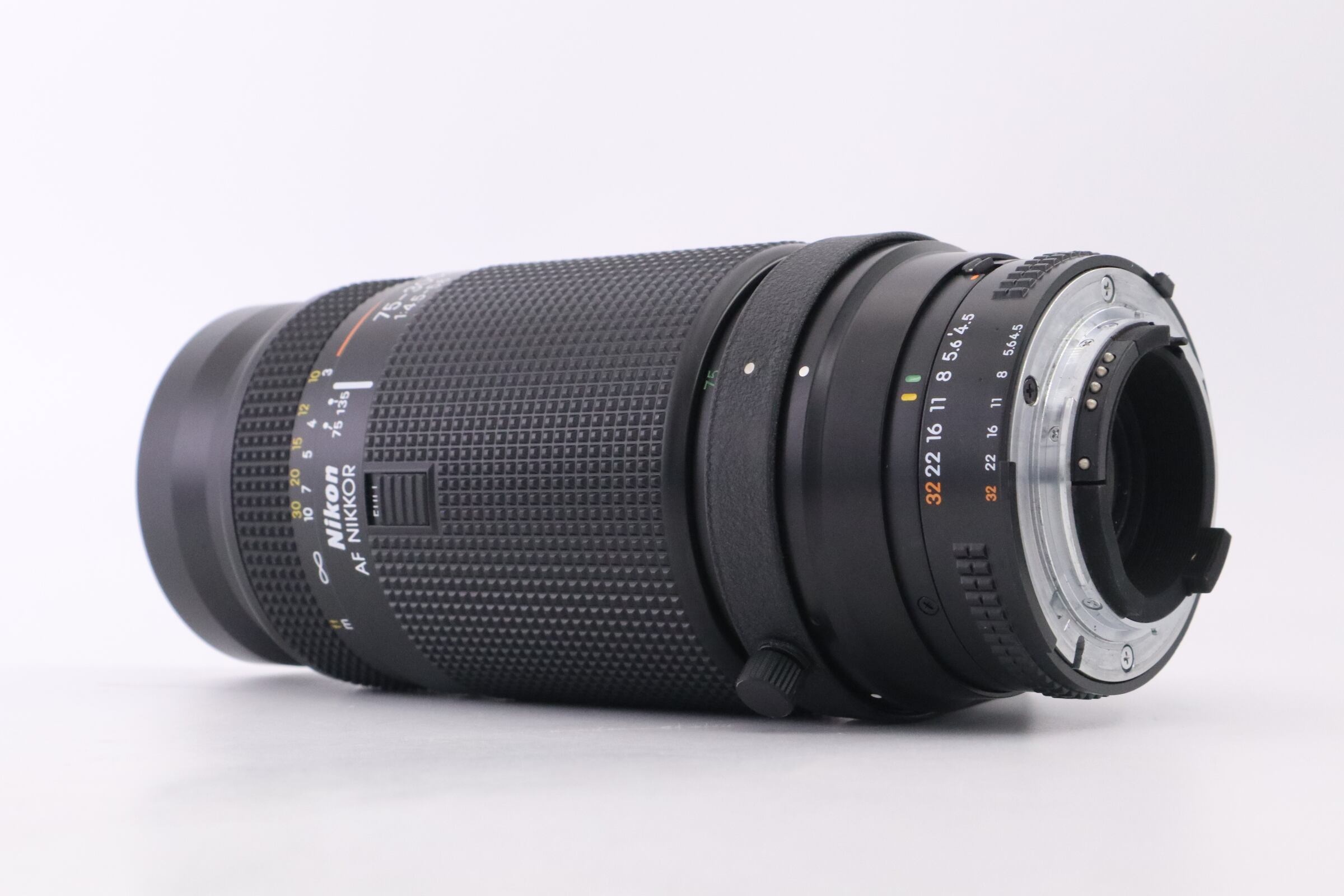 Nikon AF 75-300mm f4.5-5.6 f05506