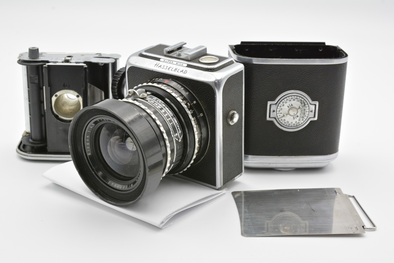 SW ブラックボディ 中判フィルムカメラ + C12 Magazine + Biogon 38mm F/4.5 レンズ