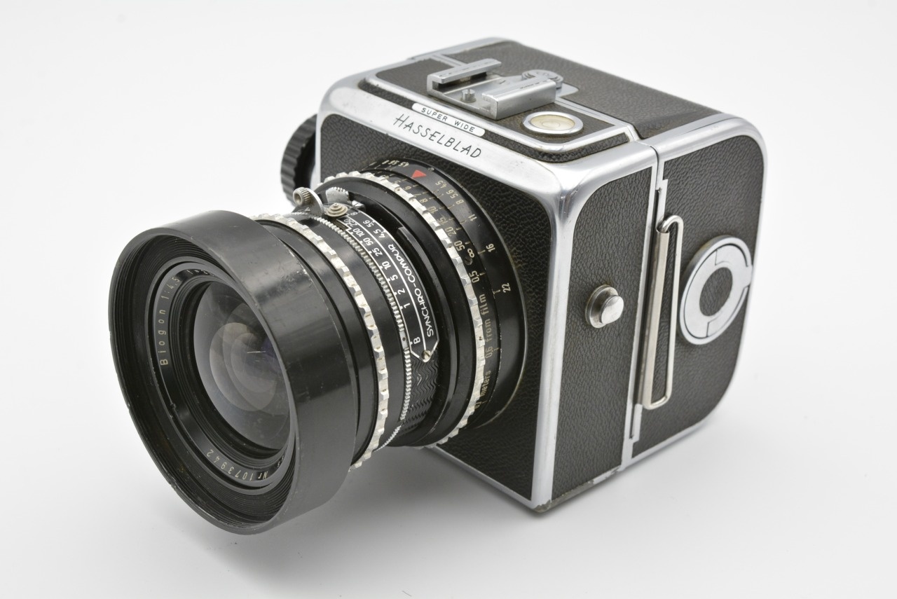 SW ブラックボディ 中判フィルムカメラ + C12 Magazine + Biogon 38mm F/4.5 レンズ