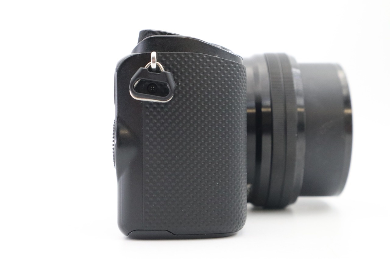 α NEX‐5R ブラックボディ ミラーレス + E PZ 16‐50mm F/3.5‐5.6 OSS レンズ