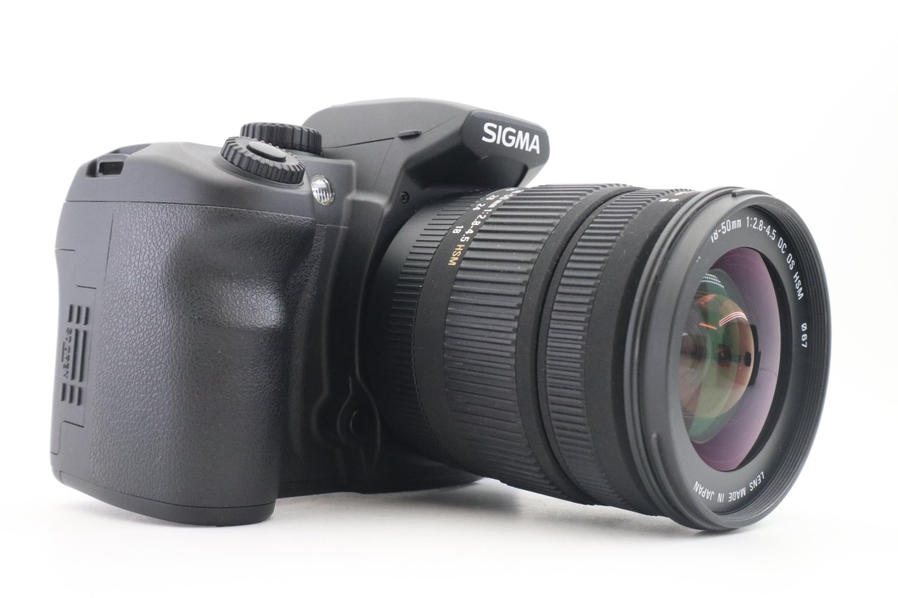 シグマ SD15 ブラックボディ  + ZOOM 18-50mm F/2.8-4.5 DC HSM AFレンズ