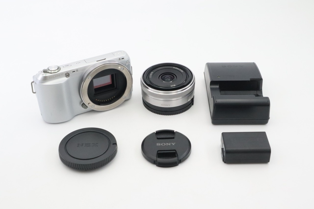 α NEX-C3 ホワイトシルバーボディ ミラーレス + E 16mm F/2.8 AFレンズ