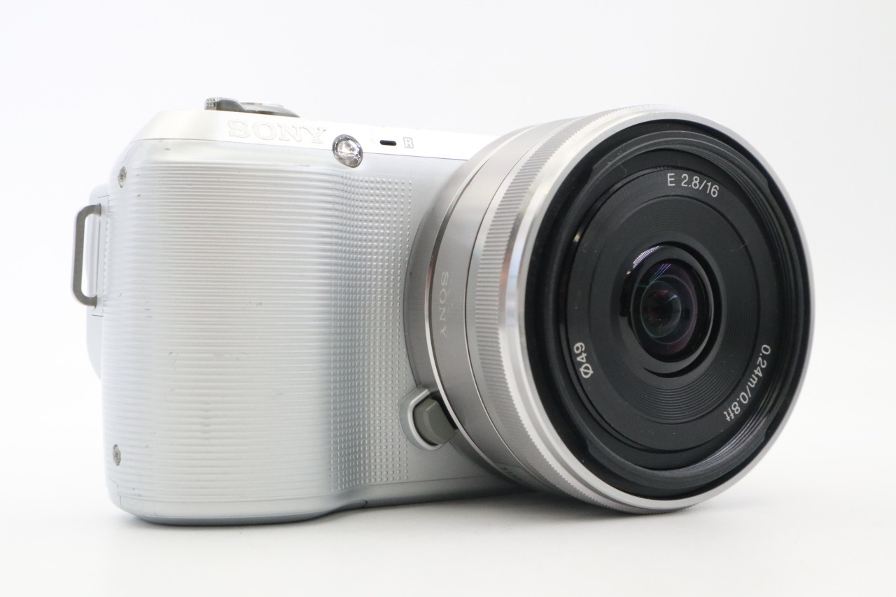 α NEX-C3 ホワイトシルバーボディ ミラーレス + E 16mm F/2.8 AFレンズ