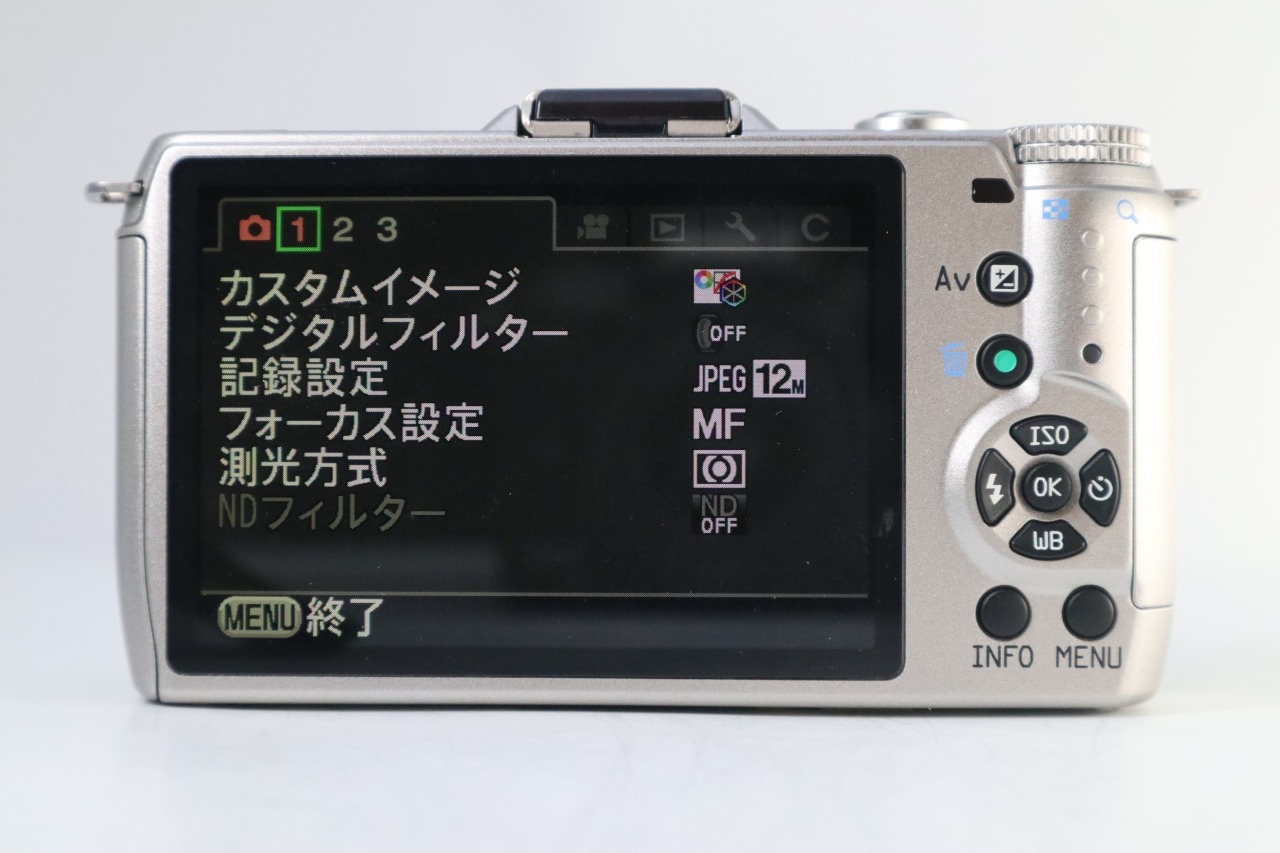 Q10 シルバーボディ ミラーレス ダブルレンズキット