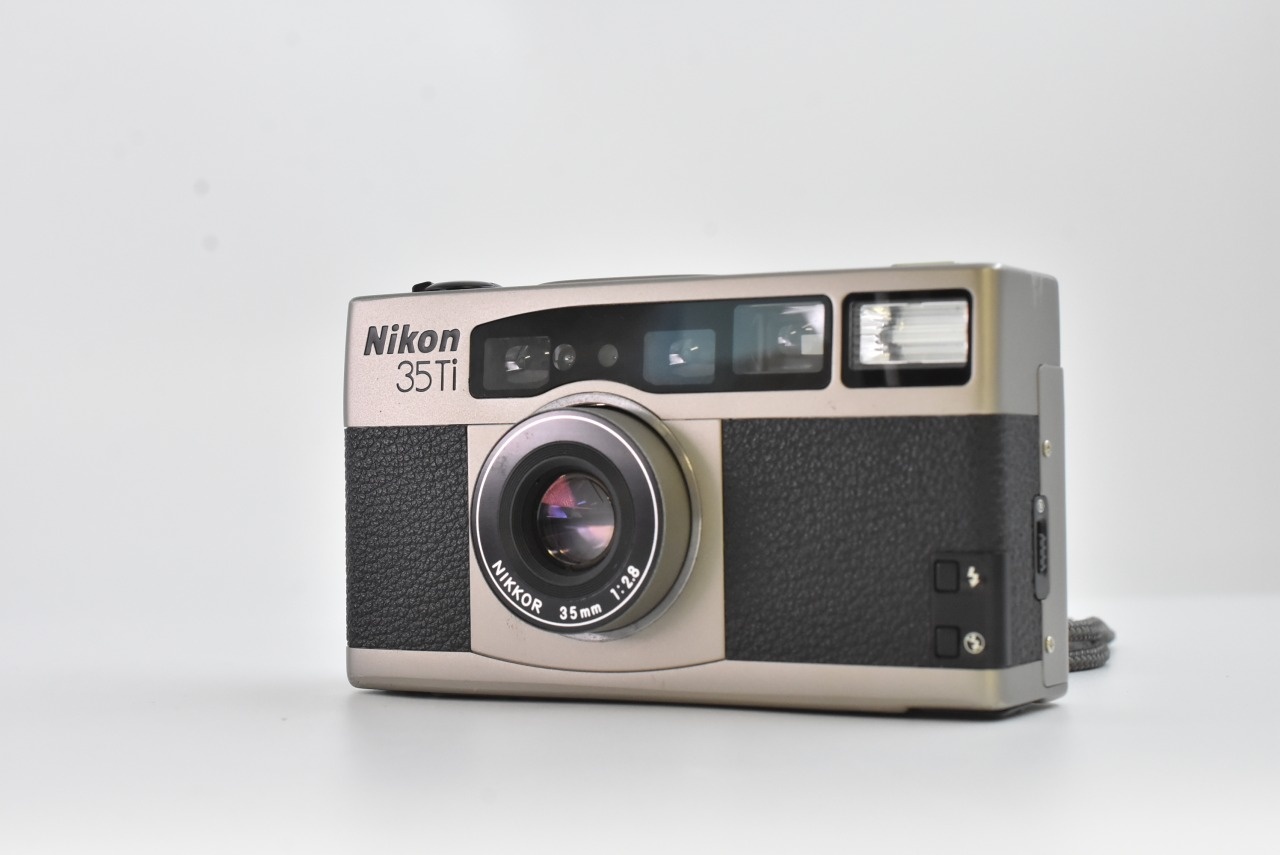 ニコン 35Ti チタンシルバーボディ  ケース付き