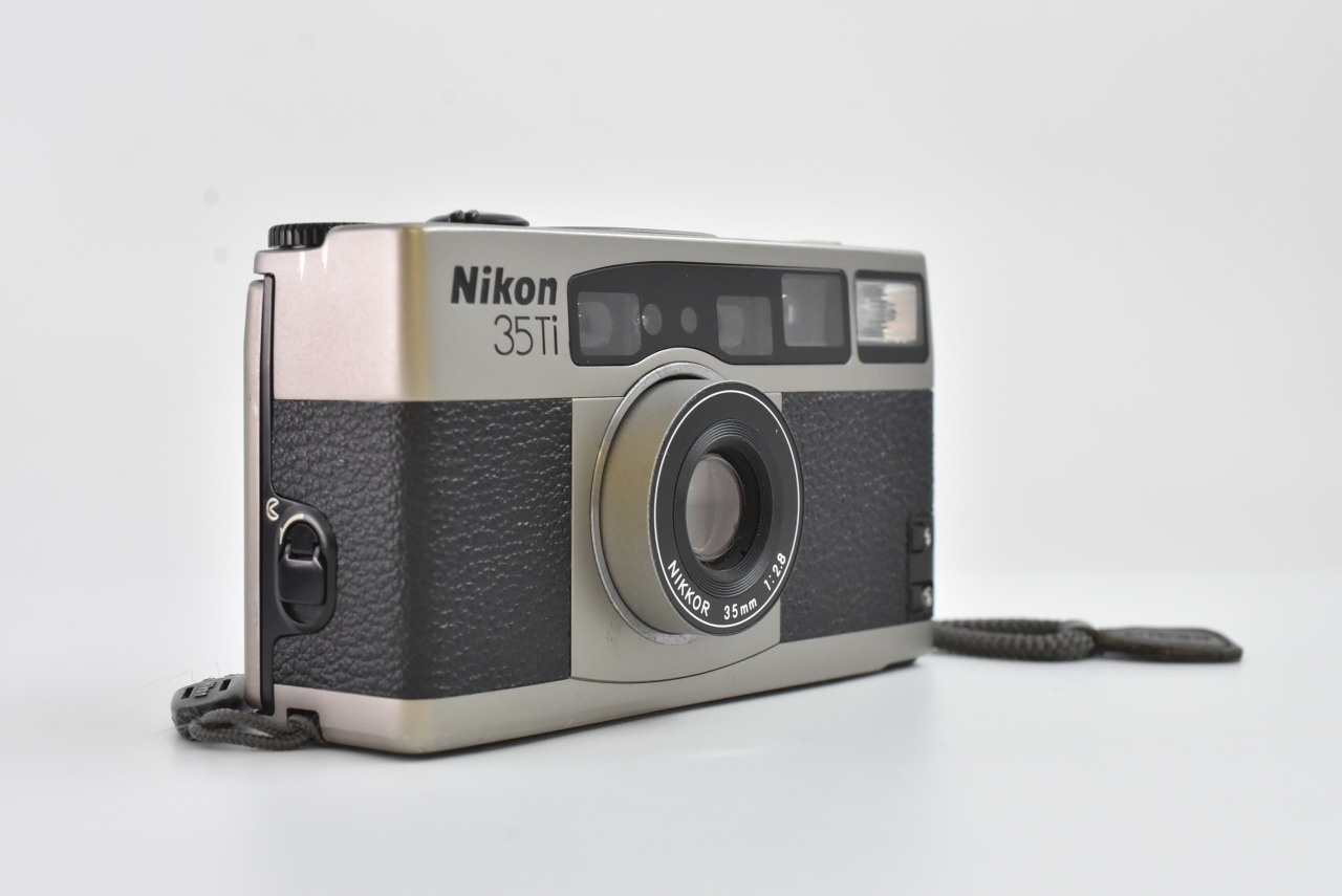 ニコン 35Ti チタンシルバーボディ  ケース付き