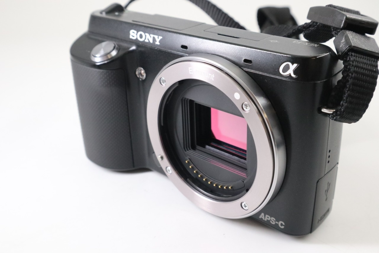 α アルファ NEX-F3 ブラックボディ ミラーレス + E 18-55mm F/3.5-5.6 OSS