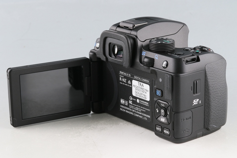Pentax K-70 + SMC Pentax-DA 18-135mm F/3.5-5.6 ED AL DC WR Lens With Box #58721L6