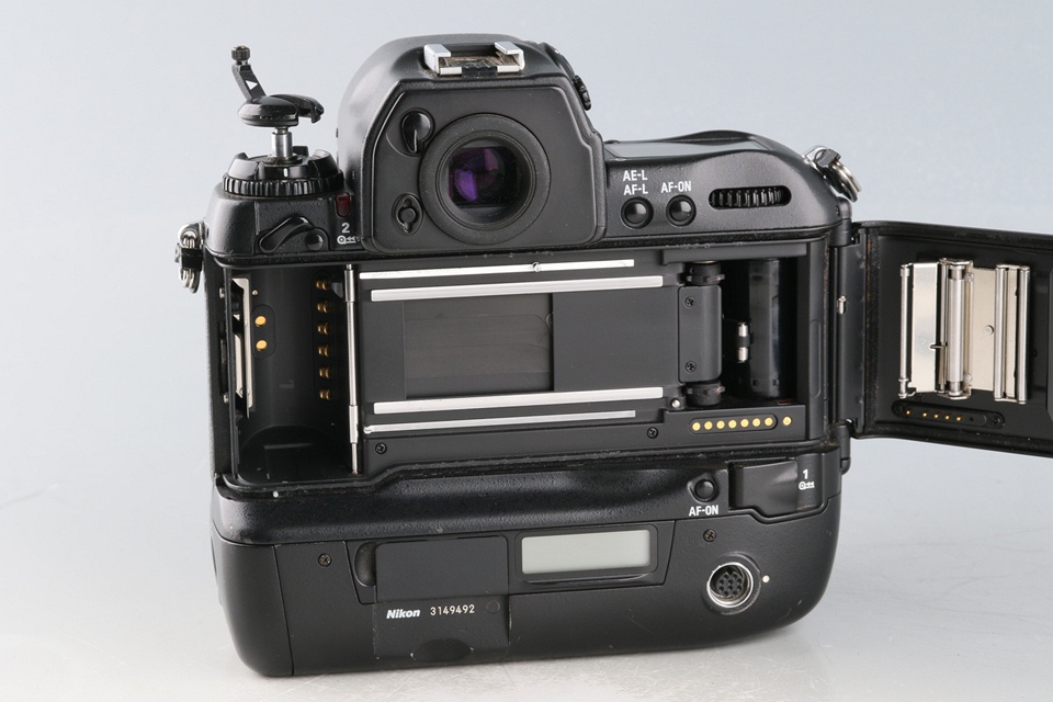 Nikon F5 35mm SLR Film Camera #58864E1