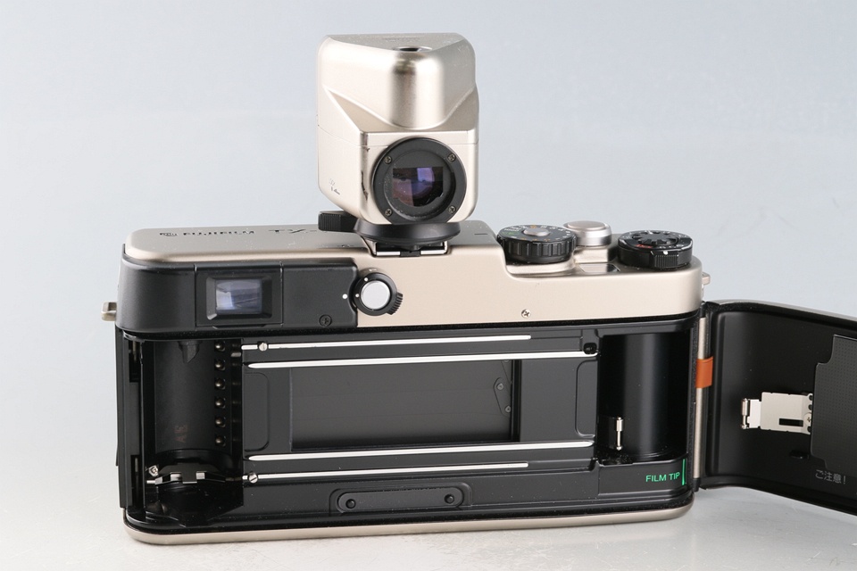 Fujifilm TX-1 + Super-EBC Fujinon 30mm F/5.6 Lens + Center Filter ND-3X + Lens Hood #58909D4