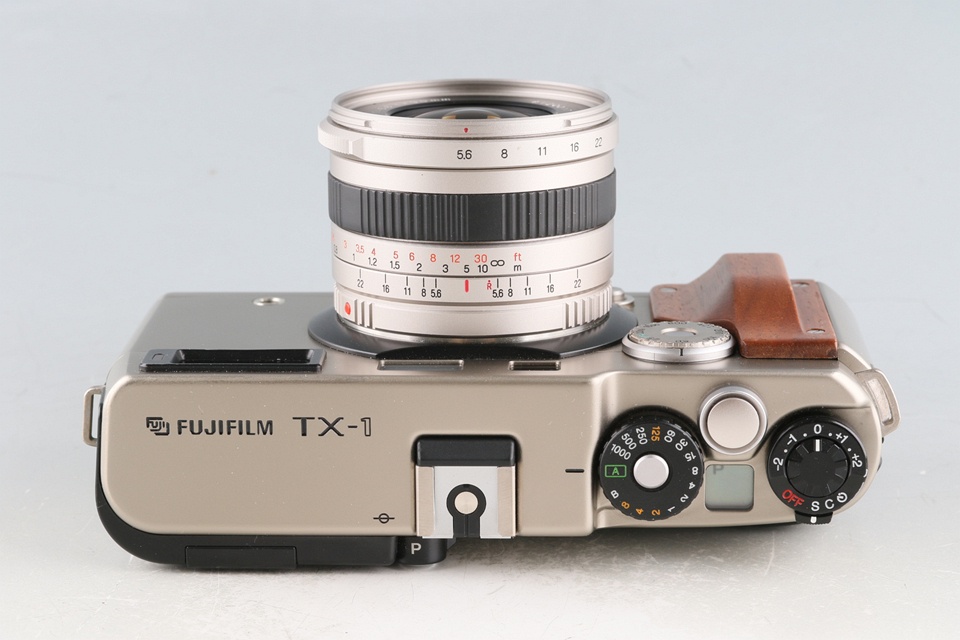 Fujifilm TX-1 + Super-EBC Fujinon 30mm F/5.6 Lens + Center Filter ND-3X + Lens Hood #58909D4