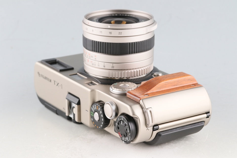 Fujifilm TX-1 + Super-EBC Fujinon 30mm F/5.6 Lens + Center Filter ND-3X + Lens Hood #58909D4