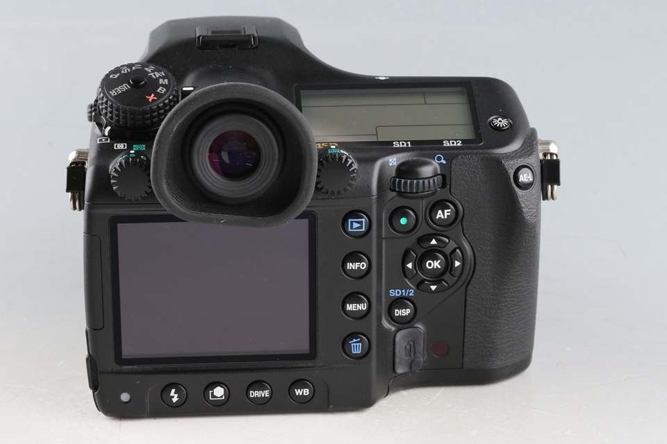Pentax 645D + Pentax-D FA 645 55mm F/2.8 AL SDM AW Lens + Auto Flash AF280T #58912D10