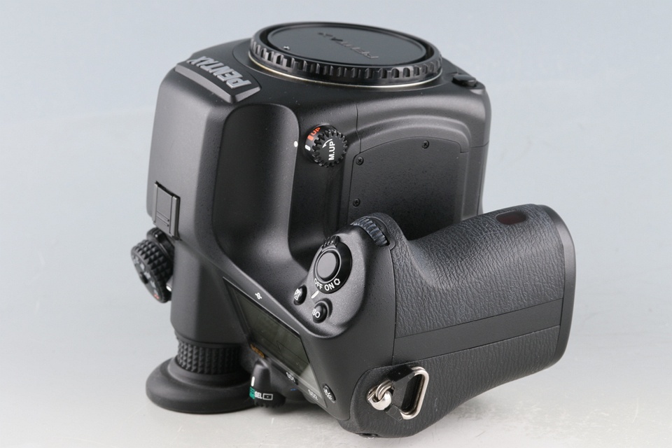 Pentax 645D + Pentax-D FA 645 55mm F/2.8 AL SDM AW Lens + Auto Flash AF280T #58912D10