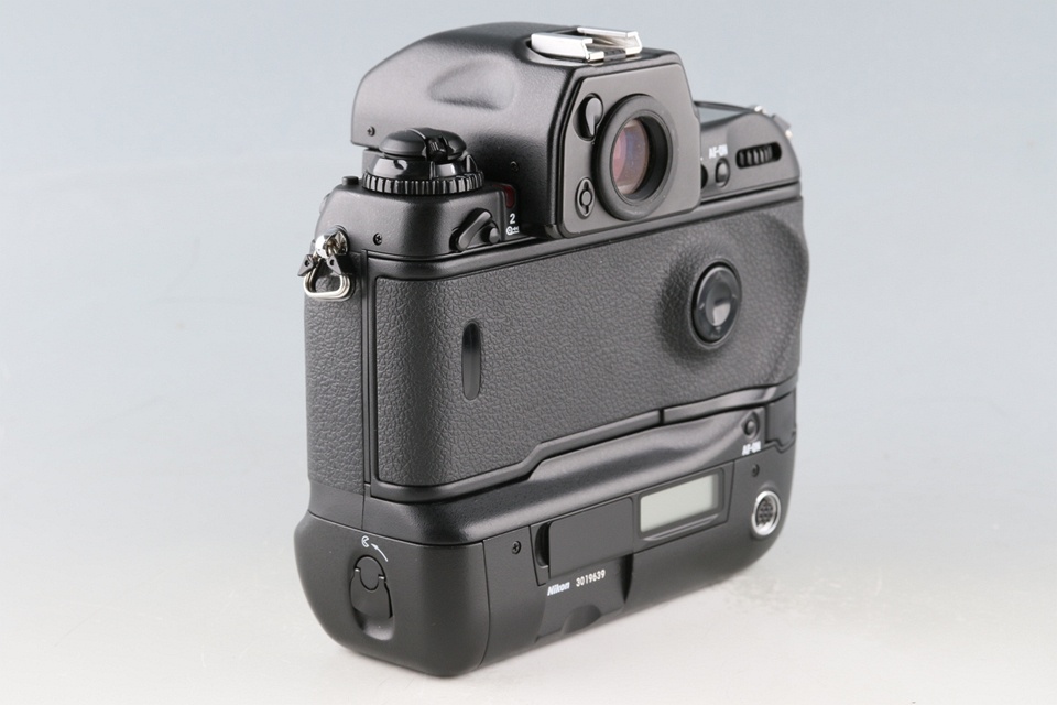 Nikon F5 35mm SLR Film Camera #59319E4