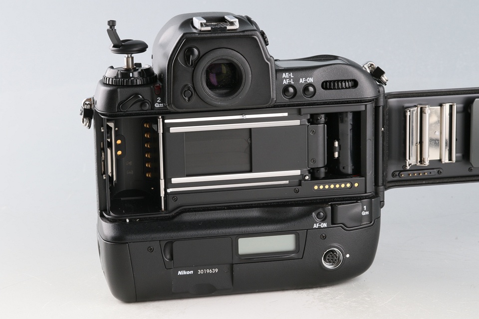 Nikon F5 35mm SLR Film Camera #59319E4
