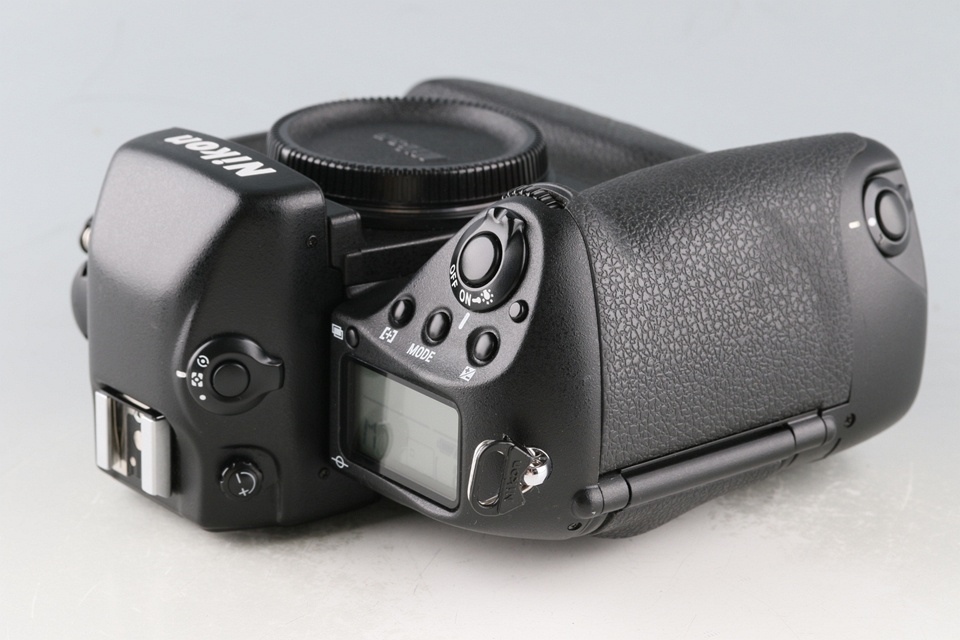 Nikon F5 35mm SLR Film Camera #59319E4