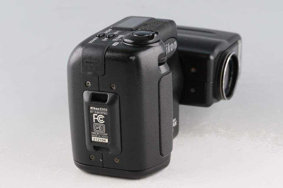 Nikon Coolpix 950 Digital Camera #59668J
