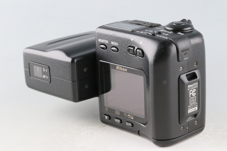 Nikon Coolpix 950 Digital Camera #59668J