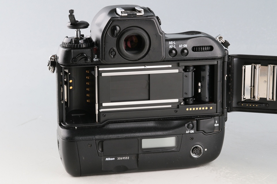 Nikon F5 35mm SLR Film Camera #60032E3