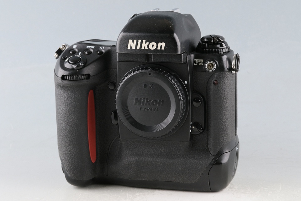 Nikon F5 35mm SLR Film Camera #60228E4