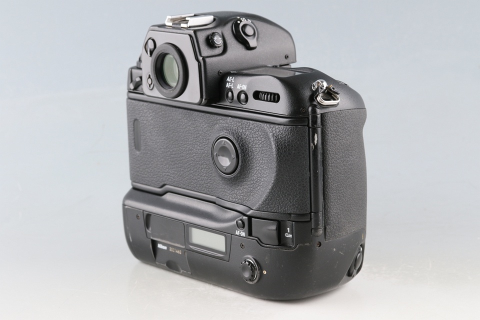 Nikon F5 35mm SLR Film Camera #60228E4
