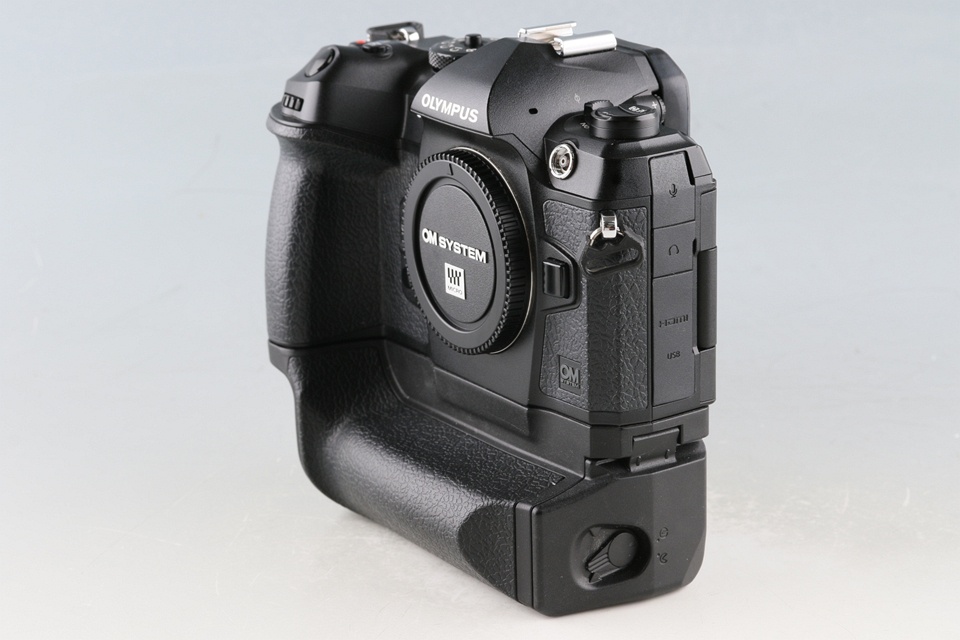 Olympus OM-1 Mirrorless Digital Camera + Power Battery Holder HLD-10 #60338E3