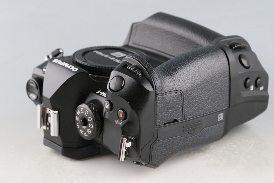 Olympus OM-1 Mirrorless Digital Camera + Power Battery Holder HLD-10 #60338E3