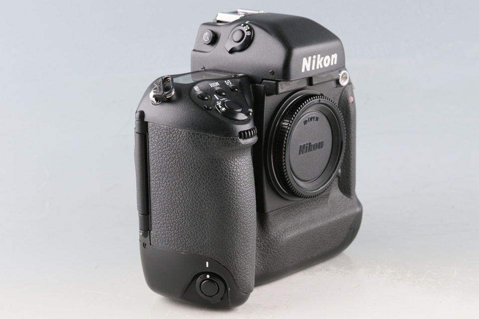 Nikon F5 35mm SLR Film Camera #60584E4