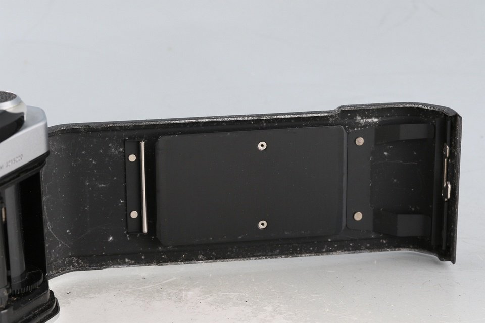 Nikon FM + Nikkor 50mm F/1.8 Ais Lens #61206D3