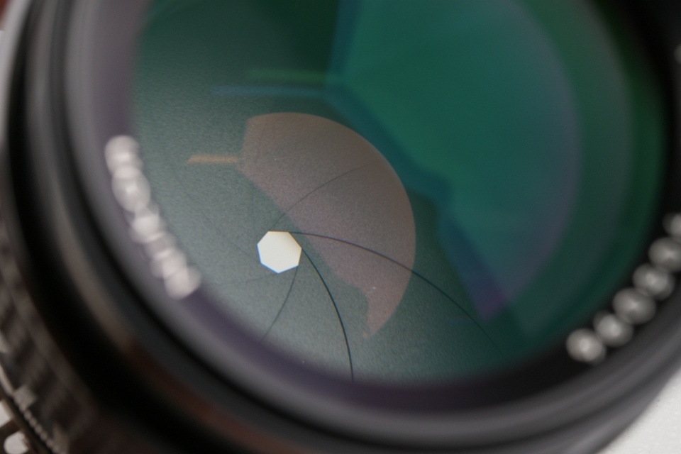 Nikon Nikkor 105mm F/2.5 Ais Lens With Box #61506L4