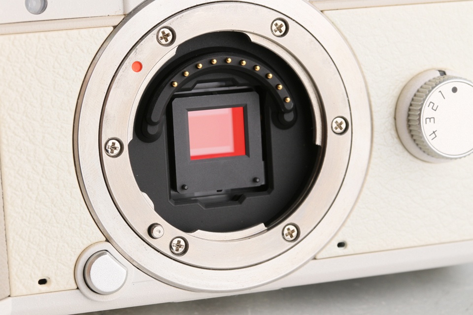 Pentax Q Mirrorless Digital Camera #61719J