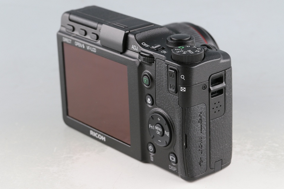 Ricoh GXR Digital Camera + A12 50mm F/2.5 Macro + A16 24-85mm F/3.5-5.5 Lens #61781L7