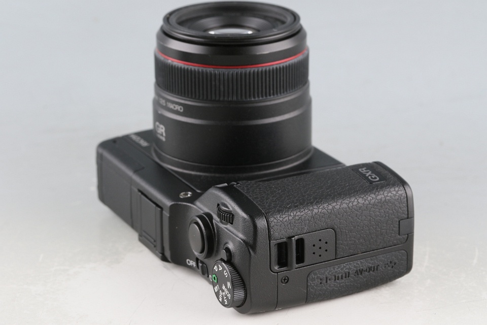 Ricoh GXR Digital Camera + A12 50mm F/2.5 Macro + A16 24-85mm F/3.5-5.5 Lens #61781L7