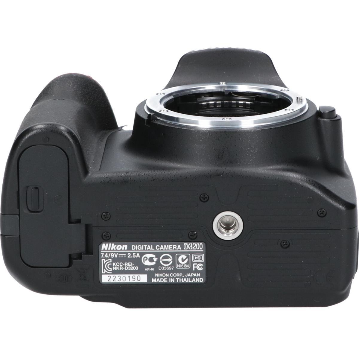 D3200