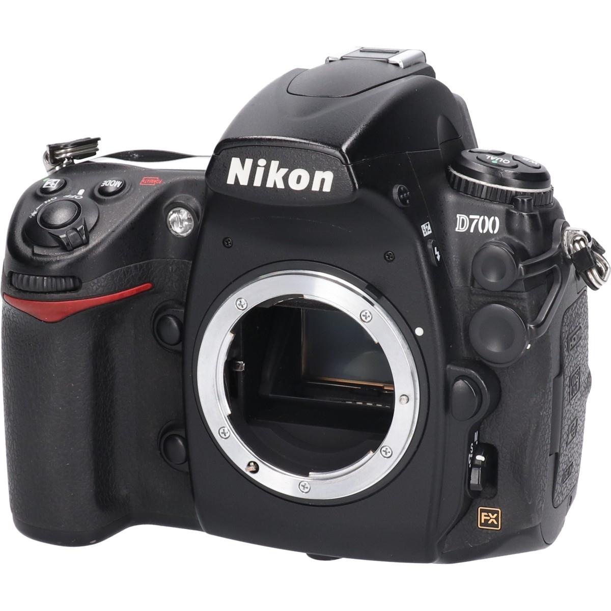 D700