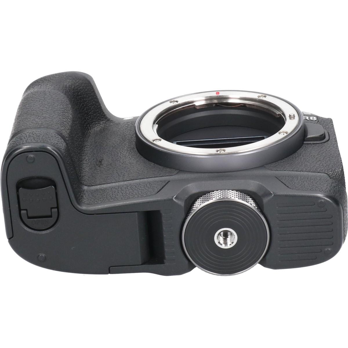 EOS R8