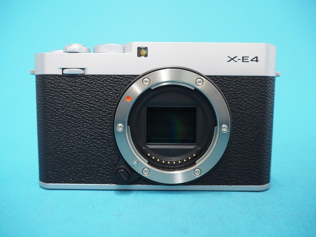 フジフイルム X-E4 ボディ シルバー