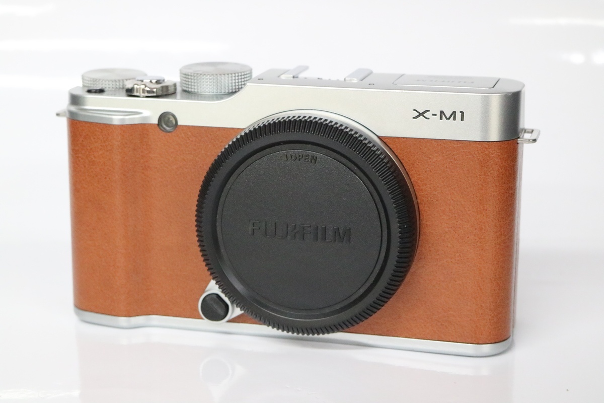 フジフイルム X-M1 ボディ ブラウン