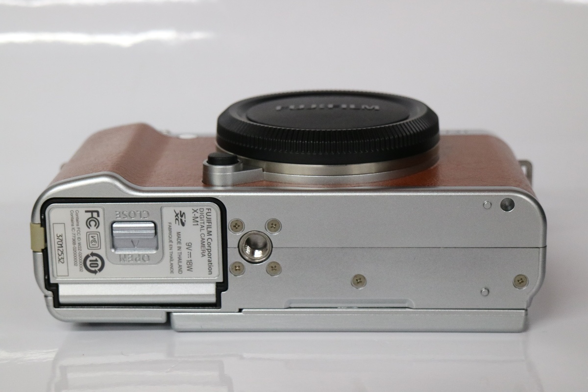 フジフイルム X-M1 ボディ ブラウン