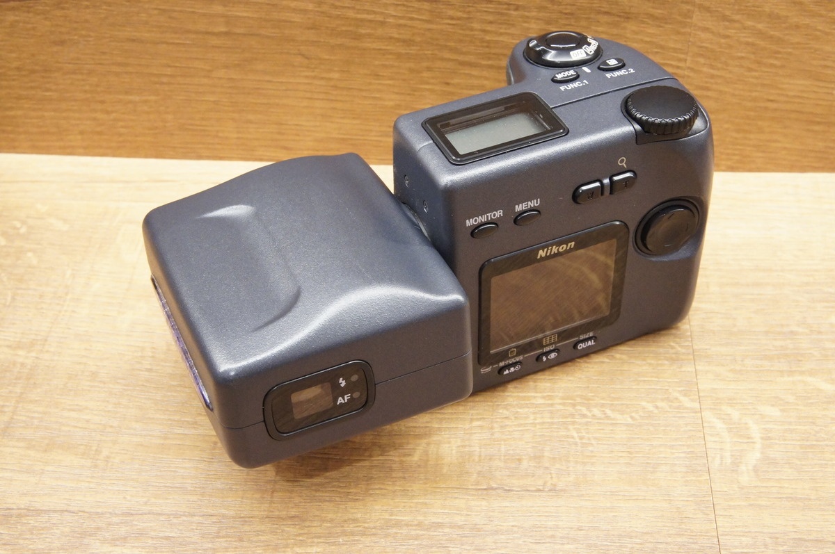 ニコン COOLPIX990 (クールピクス990)